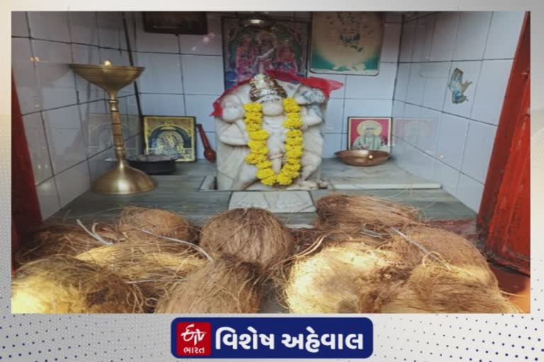 Ahmedabad Hanuman Temple : હનુમાનજીને 5 નાળિયેરનું તોરણ ચઢાવવાથી થાય છે મનોકામના પૂર્ણ