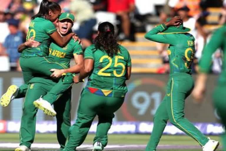 South Africa reach maiden Women's T20 World Cup final with upset win over England