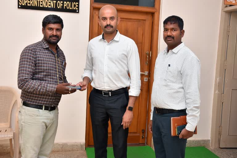 ceir-portal-helps-tracking-stolen-mobile-phone-in-davanagere