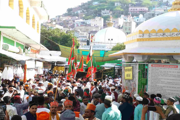 Dargah Ajmer Sharif Send Chadar To Hazrat Khwaja Fakharuddin Chishti