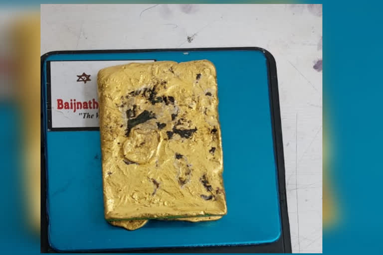 Lump of gold seized at Shamshabad airport