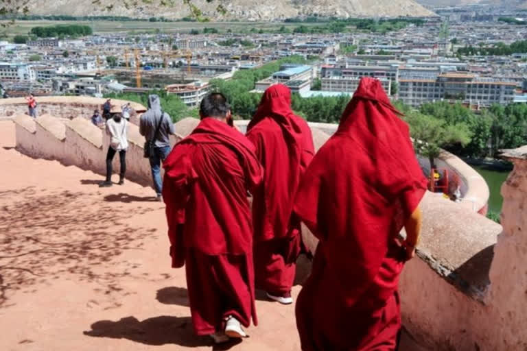 Tibetans in Tibet tell relatives in exile