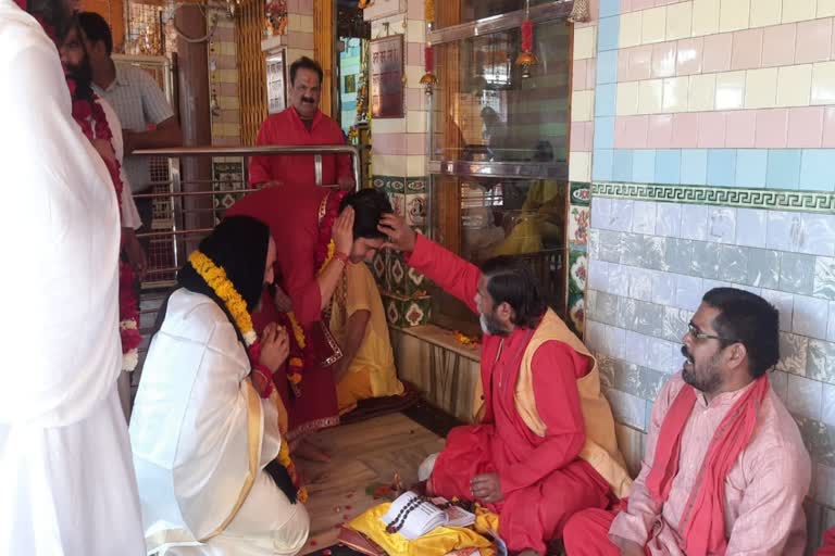 Pandit Dhirendra Shastri reached Pitambara Peeth