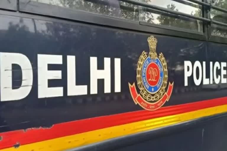 commit suicide in west Delhi  man kills wife and 2 sons  suicide attempt  suicide  suicide attempt in delhi  murder in delhi  man kills wife and 2 sons in delhi  യുവാവ് ആത്മഹത്യയ്‌ക്ക് ശ്രമിച്ചു  ആത്മഹത്യ  ഡൽഹിയിൽ യുവാവ് ആത്മഹത്യയ്‌ക്ക് ശ്രമിച്ചു  ഭാര്യയെയും രണ്ട് മക്കളെയും കൊലപ്പെടുത്തി  കൊലപാതകക്കുറ്റം  കൊലപാതകം ഡൽഹി  ഡൽഹിയിൽ ഭാര്യയെ കൊലപ്പെടുത്തി യുവാവ്  സാമ്പത്തിക ബുദ്ധിമുട്ടുകൾ  വെസ്റ്റ് ഡൽഹി