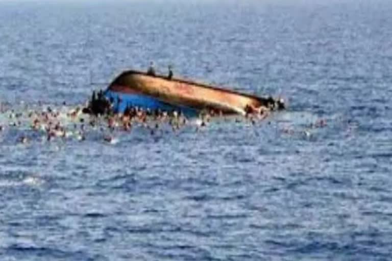 Dozens killed as migrants boat sinks off Italy