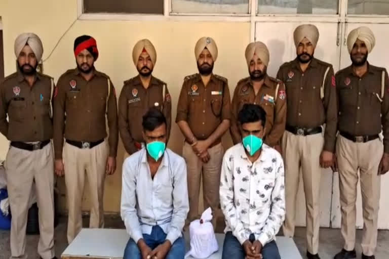 Two migrants arrested with 2 kg 600 grams of opium in Barnala