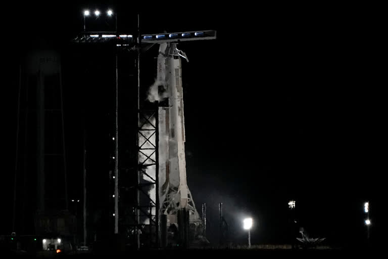 Last-minute problem keeps SpaceX rocket, astronauts grounded