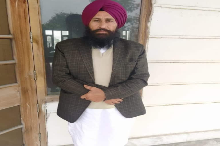 Former Chairman of Congress Party's Market Committee, Major Singh, was shot dead by unknown persons.