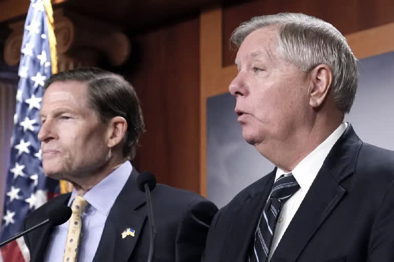 Sen. Lindsey Graham, R-S.C., right, Sen. Richard Blumenthal, D-Conn., left,