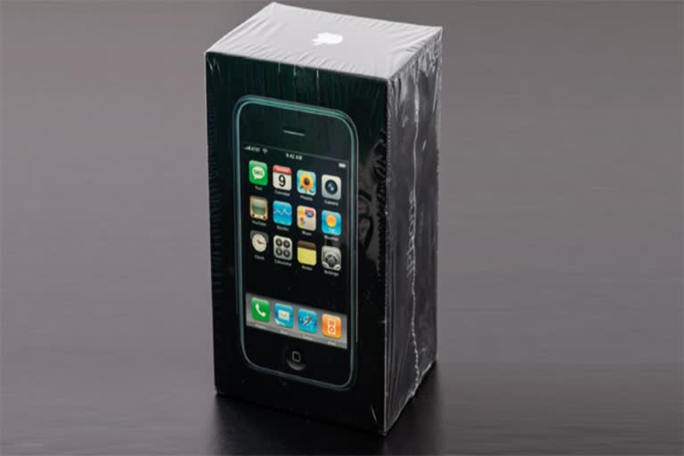 us auction nets 52lakhs for iphone first generation unopened iphone from 2007