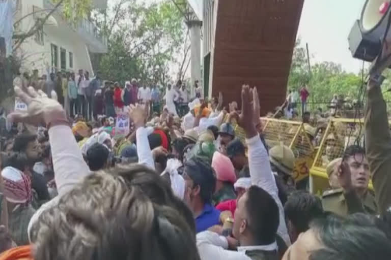 SARPANCH PROTEST IN PANCHKULA CM RESIDENCE CHANDIGARH POLICE LATHI CHARGE ON SARPANCH