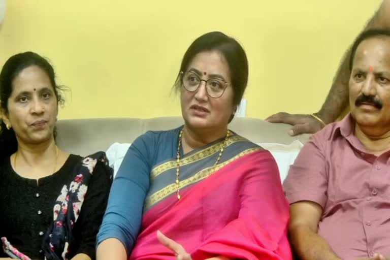 raviindra-srikanthaiah-is-full-of-evil-sumalatha-ambarish