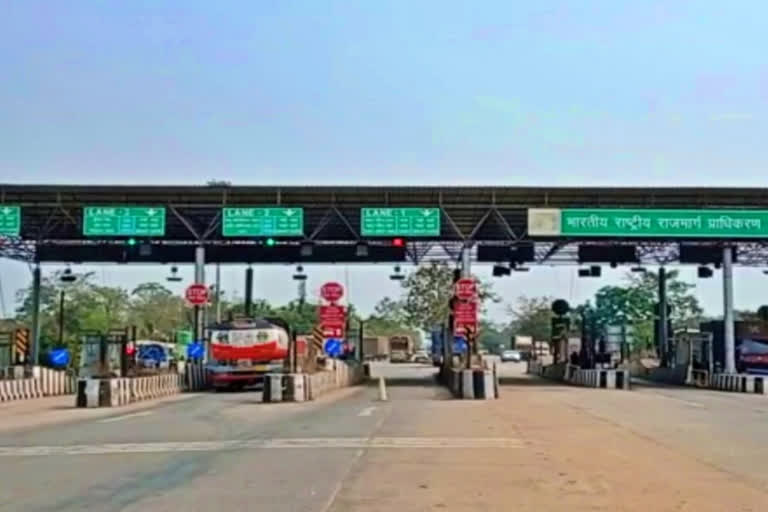 Raha toll plaza scuffle: Three staff members arrested for thrashing travelers over toll tax receipt