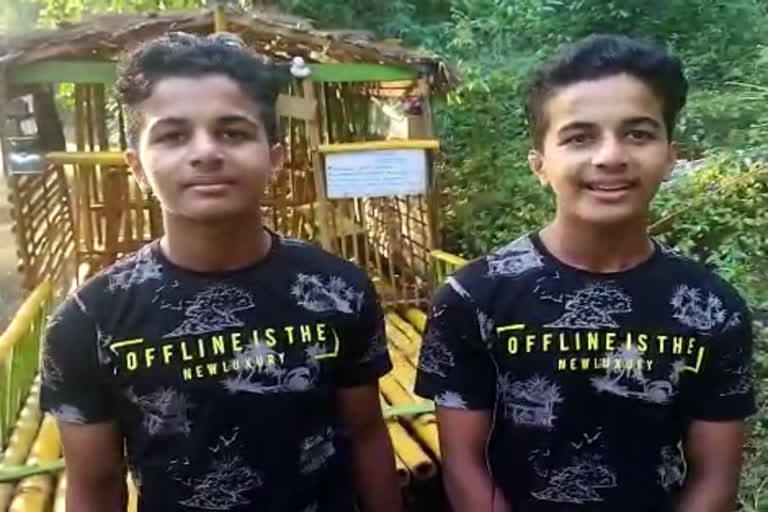 madhuvahini boat model changadam  viral raft of brothers in kasargod  viral raft of brothers  viral raft  raft  kasargod viral twin brothers  twin brothers  twin brothers raft  ന്യൂ ജനറേഷൻ ചങ്ങാടം  ചങ്ങാടം  ചങ്ങാടം ഉണ്ടാക്കി ഇരട്ടസഹോദരങ്ങൾ  ഇരട്ട സഹോദരന്മാരുടെ വൈറൽ ചങ്ങാടം  ഇരട്ട സഹോദരന്മാർ ഉണ്ടാക്കിയ ചങ്ങാടം  മുളകൊണ്ടുള്ള ചങ്ങാടം