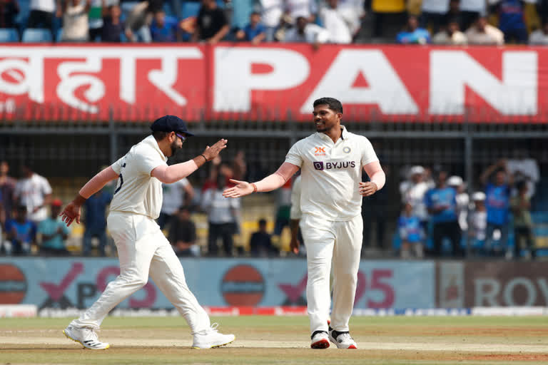 border gavaskar trophy  umesh yadav 100th test wicket in india  umesh yadav took mitchel starc wicket  umesh yadav  IND vs AUS  Indore test  ഉമേഷ് യാദവ്  ഓസ്‌ട്രേലിയ  ഇന്ത്യ  ഇന്ത്യ ഓസ്‌ട്രേലിയ  ഉമേഷ് യാദവ് ഇന്ത്യയിലെ നൂറാം ടെസ്റ്റ് വിക്കറ്റ്