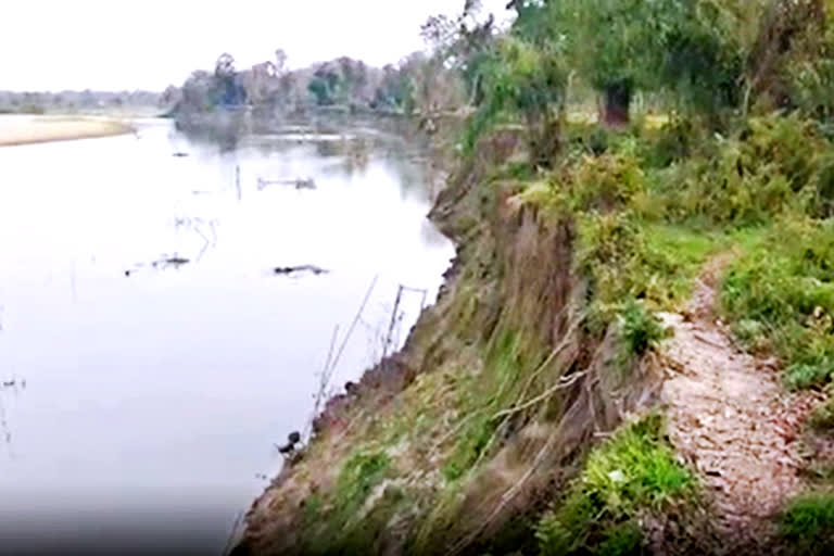 Broken ring dam in Khowang