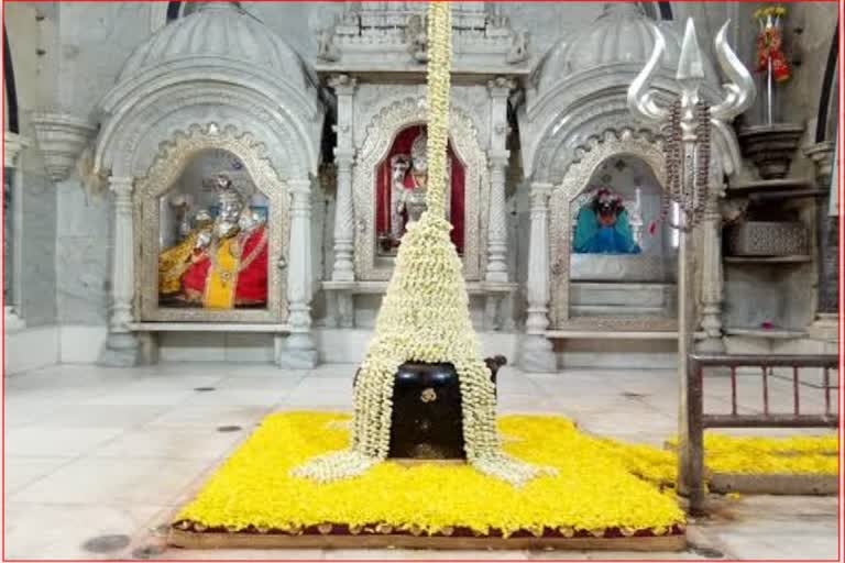 Shivlinga in Babulnath temples