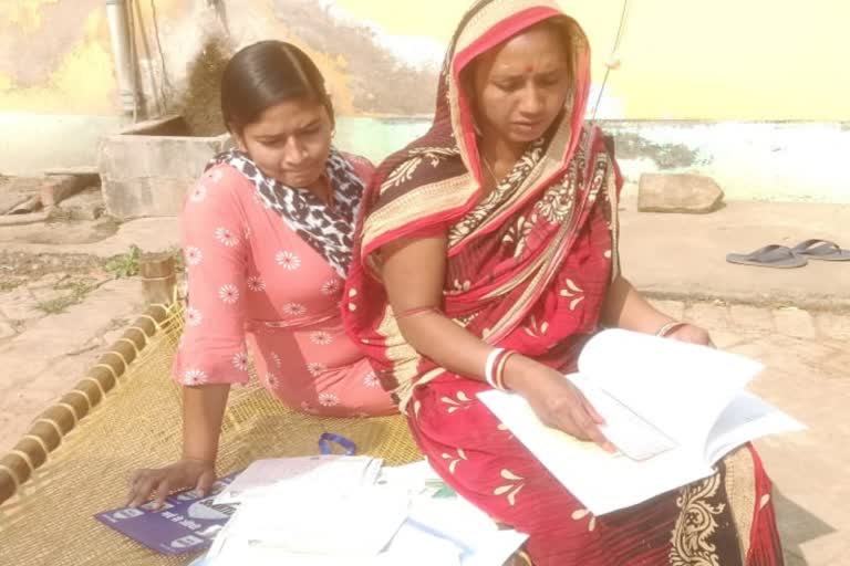 Mother and Daughter in Graduation