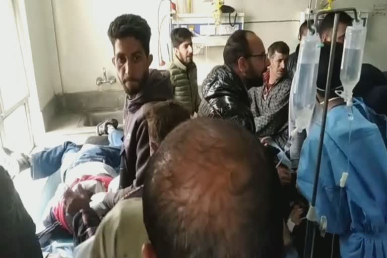 clash-between-two-youth-groups-in-pulwama-two-injured