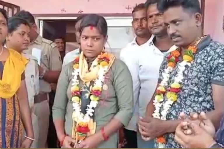 couple got married in a Police Station