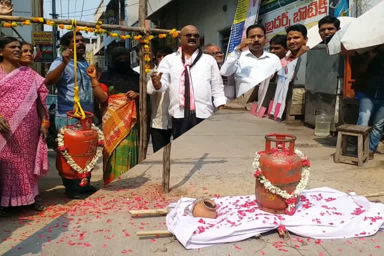 BRS leaders staged dharna in Khammam