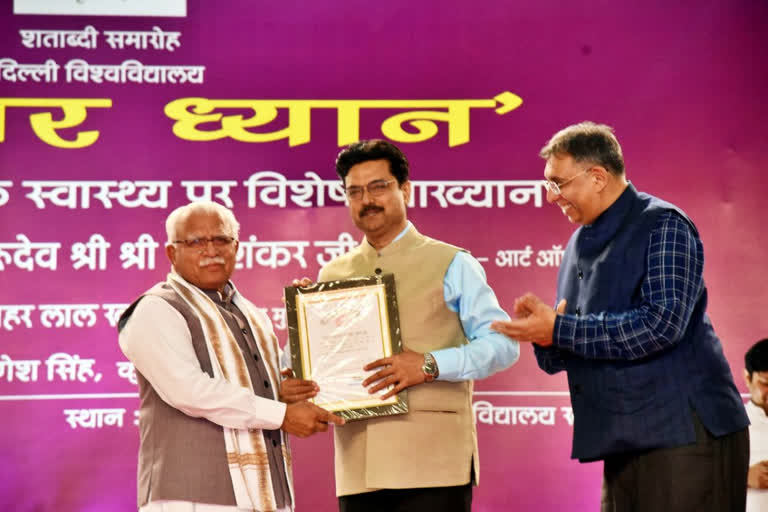 Haryana CM Manohar Lal Khattar collects graduation degree from Delhi University after 47 years