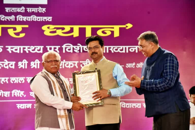 Manohar Lal Khattar Collects Degree Certificate  Manohar Lal Khattar  Haryana Chief Minister Manohar Lal Khattar  Haryana Chief Minister  Delhi University  രാഷ്‌ട്രീയത്തില്‍ പെട്ടുപോയി  47 വര്‍ഷങ്ങള്‍ക്ക് ശേഷം  സര്‍ട്ടിഫിക്കേറ്റ് വാങ്ങാന്‍ സര്‍വകലാശാലയില്‍  ബിരുദ സര്‍ട്ടിഫിക്കേറ്റ്  സര്‍വകലാശാലയിലെത്തി മുഖ്യമന്ത്രി  പഠിച്ചിറങ്ങി 47 വര്‍ഷങ്ങള്‍ക്ക് ശേഷം  ഡല്‍ഹി സര്‍വകലാശാല  സര്‍വകലാശാല  ഹരിയാന മുഖ്യമന്ത്രി മനോഹര്‍ ലാല്‍ ഖട്ടര്‍  ഹരിയാന മുഖ്യമന്ത്രി  മനോഹര്‍ ലാല്‍ ഖട്ടര്‍  ഖട്ടര്‍