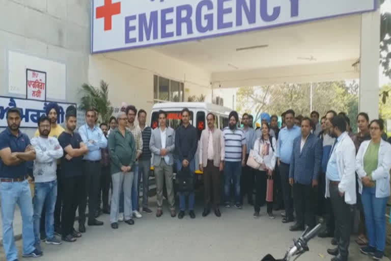 The medical staff of Faridkot GGS Medical stopped working