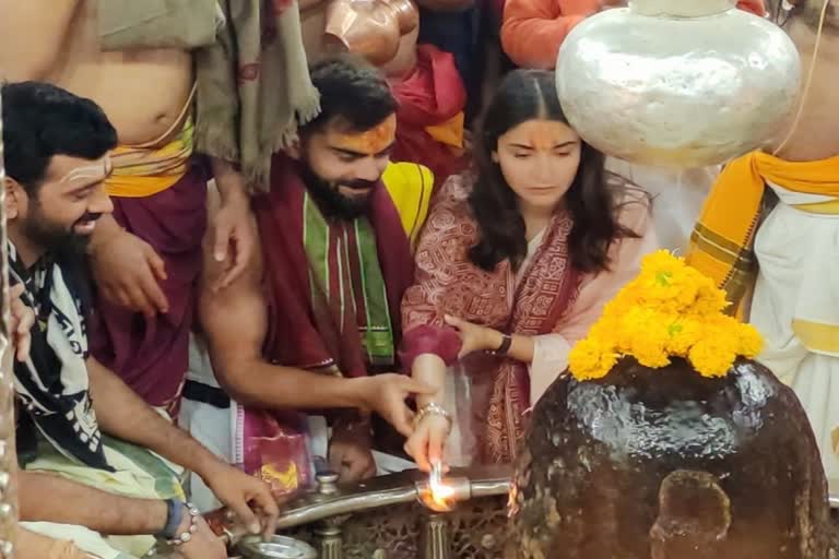 Mahakaleshwar Temple: વિરાટ અને અનુષ્કા બાબા મહાકલના દર્શને પહોંચ્યાં, ભગવાનને આ પ્રાર્થના કરી