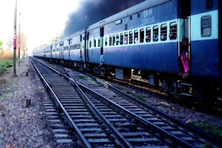 Agitation in front of Railway Police Station after a Migrant Worker Run Over by Train near Tirupur