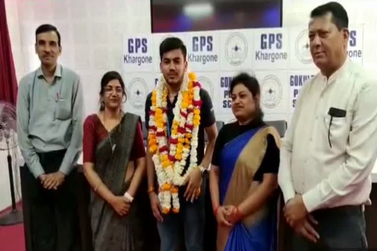 aishwarya pratap singh reached khargone school