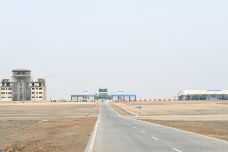 Rajkot Airport: હીરાસર એરપોર્ટનો રનવે તૈયાર, શહેરને ટૂંક સમયમાં મળશે રાજ્યનું પહેલું ગ્રીનફિલ્ડ આંતરરાષ્ટ્રીય એરપોર્ટ