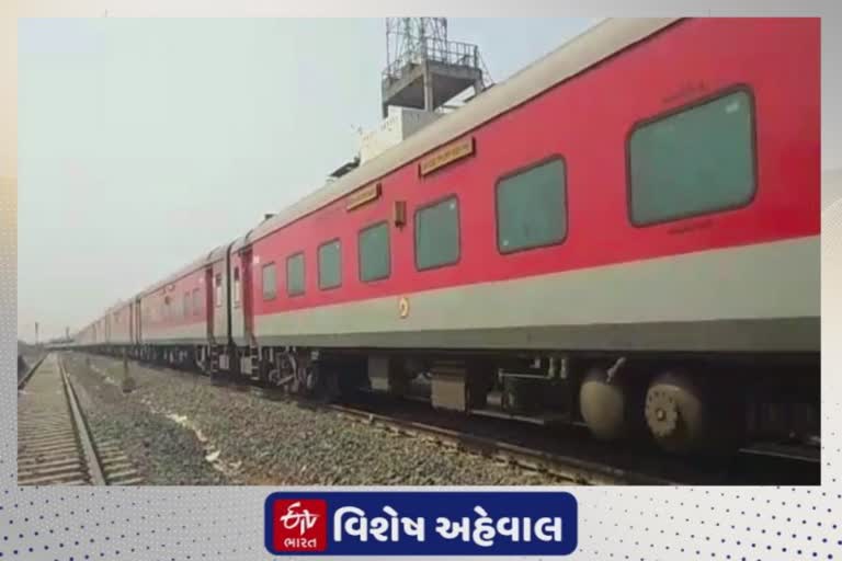 Trains From Himmatnagar : સાબરકાંઠા જિલ્લાની વિકાસની ગતિ બની તેજ, હિમતનગર રેલવે સ્ટેશનથી ઉપર એકસાથે ત્રણ ટ્રેન શરૂ