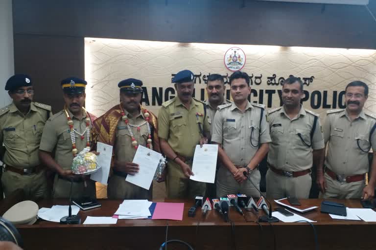 mangaluru-police-commissioner-felicitates-to-kerala-police