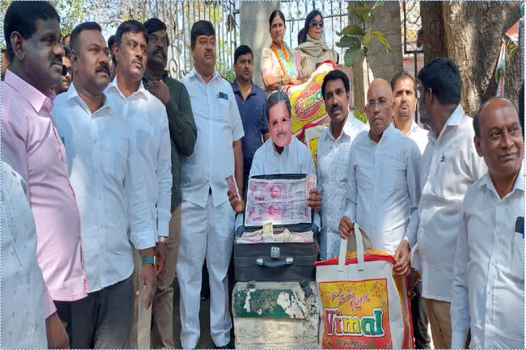 Congress protest against BJP Govt in Karnataka