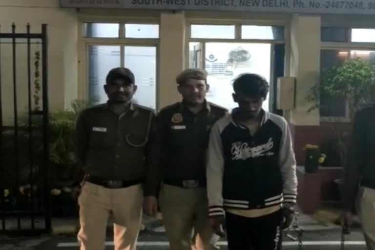 Thief arrested with stolen gas cylinder in delhi