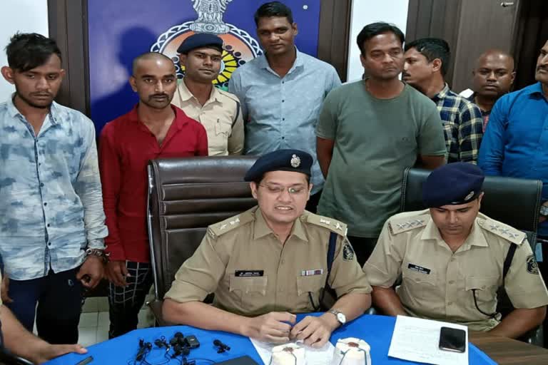 Durg police arrested accused of smuggling