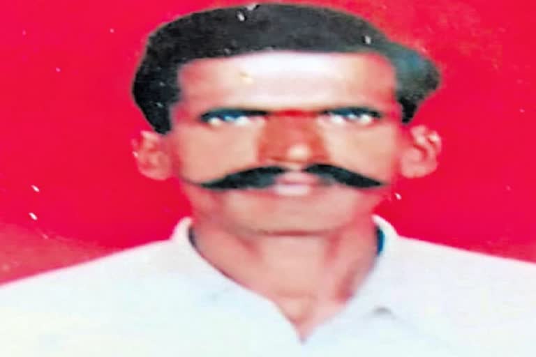 crime  12 year old boy killed 55 years old man  55 കാരനെ 12 വയസുകാരൻ കുത്തിക്കൊന്നു  തെലങ്കാന  ദൗലത്താബാദ്  murder case  police case  crime investigation  drungen fight