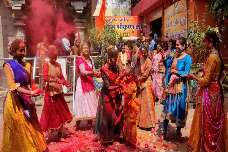 holi celebration in sandipani ashram