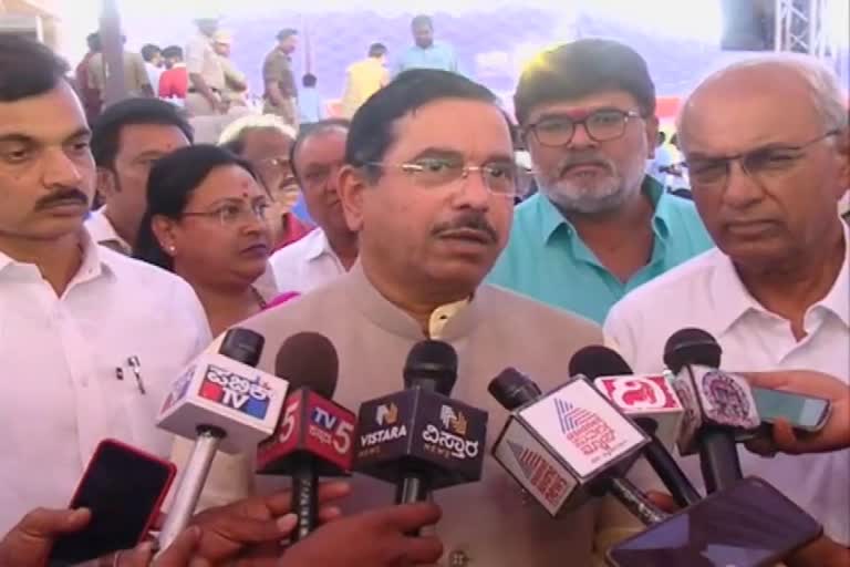 minister-pralhad-joshi-slams-kpcc-president-dk-shivakumar