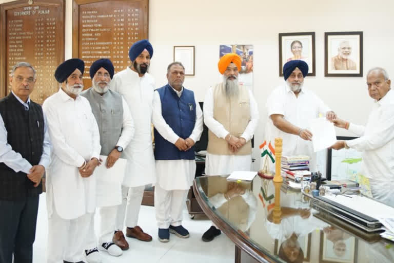 The Shiromani Akali Dal submitted a demand letter to the Governor of Punjab in Chandigarh