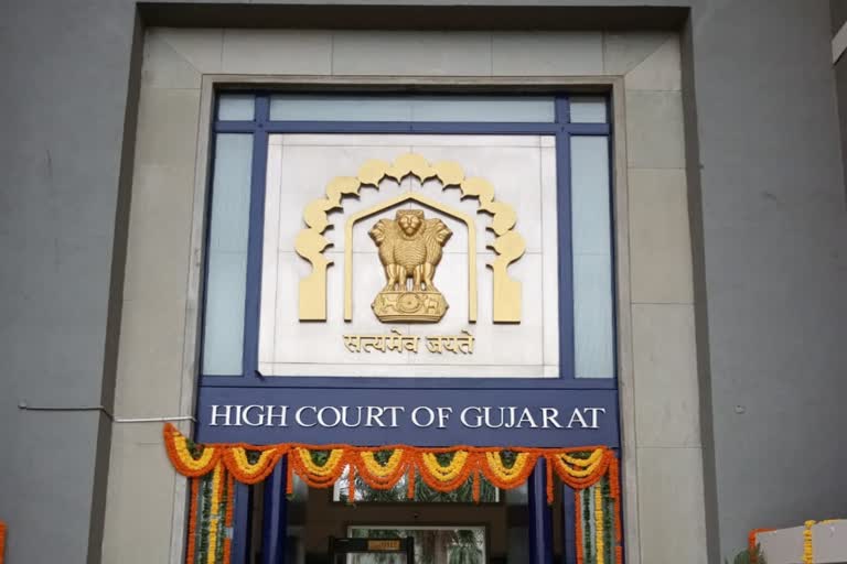 Gujarat High Court: હેબિયસ કોપર્સ અરજીમાં હકીકતો છૂપાવતા HC નારાજ, અરજદારને ફટકાર્યો દંડ