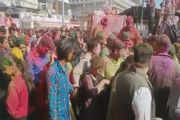 Devotees celebrated Holi in Amritsar's Durgiana temple