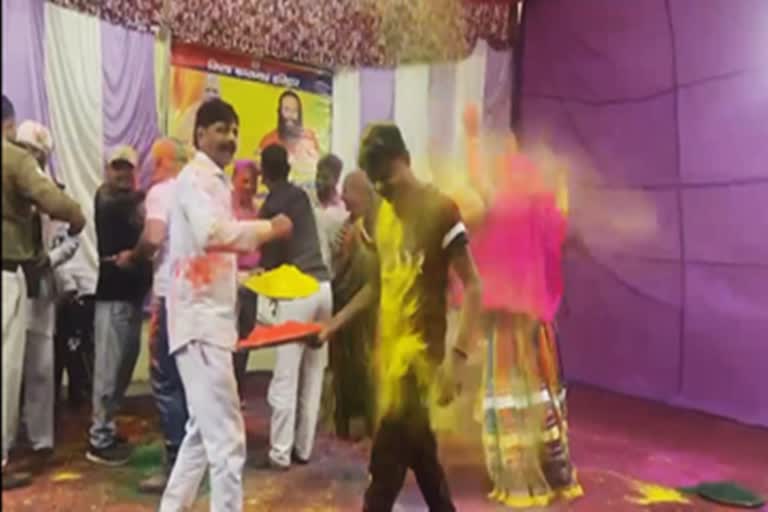 Prisoners celebrated Holi in District Jail