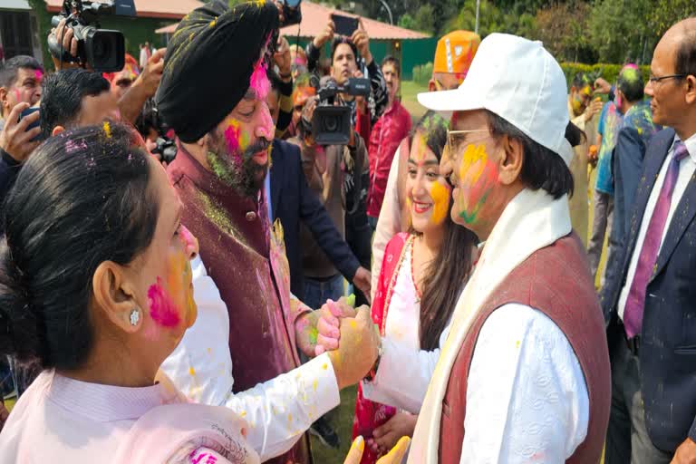CM Dhami celebrated holi