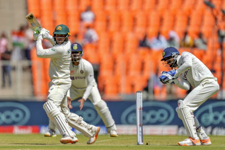India vs Australia 4th test day 1 update  Narendra Modi Stadium Ahmedabad  Australia won the toss and opt to bat  India vs Australia 4th Test  ಭಾರತ ಮತ್ತು ಆಸ್ಟ್ರೇಲಿಯಾ ನಾಲ್ಕನೇ ಟೆಸ್ಟ್  ಗ್ರೀನ್ ಅರ್ಧಶತಕಕ್ಕೆ ಒಂದೇ ಹೆಜ್ಜೆ ಬಾಕಿ  ನಾಲ್ಕನೇ ಟೆಸ್ಟ್​ನ ಮೊದಲನೇ ದಿನ ಪೂರ್ಣ  ಆಸೀಸ್​ ತಂಡ ಮೊದಲ ಇನ್ನಿಂಗ್ಸ್  ಭಾರತ ಮತ್ತು ಆಸ್ಟ್ರೇಲಿಯಾ ನಡುವಿನ ನಾಲ್ಕನೇ ಟೆಸ್ಟ್  ಮೊದಲ ದಿನದಾಟದ ಅಂತ್ಯ  ಆರಂಭದಲ್ಲಿ ಆಕ್ರಮಣಕಾರಿ ಆಟವಾಡಿದ ಆರಂಭಿಕ ಆಟಗಾರ
