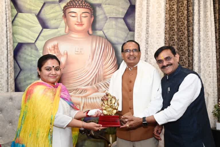 Shivraj visit VD Sharma house