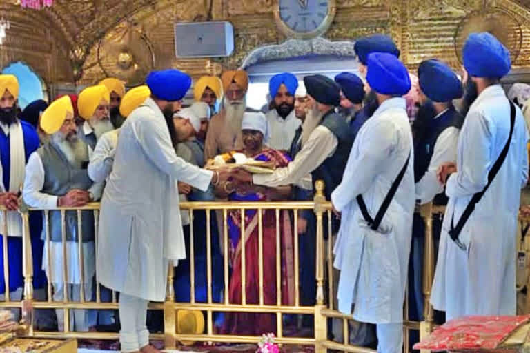 President Murmu pays obeisance at Golden Temple, SGPC demands release of Bandi Singh