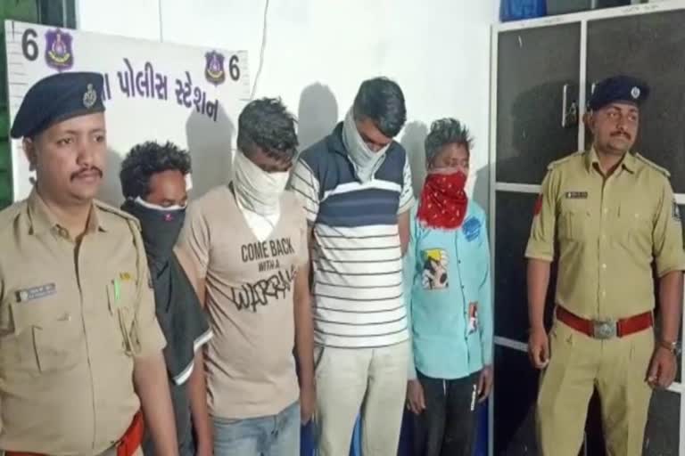 Honey trap in Surat : મદદના નામે યુવકને હનીટ્રેપમાં ફસાવી નાણાં પડાવ્યાં, સુરત પોલીસે પકડી પાંચ આરોપીની ટોળકી