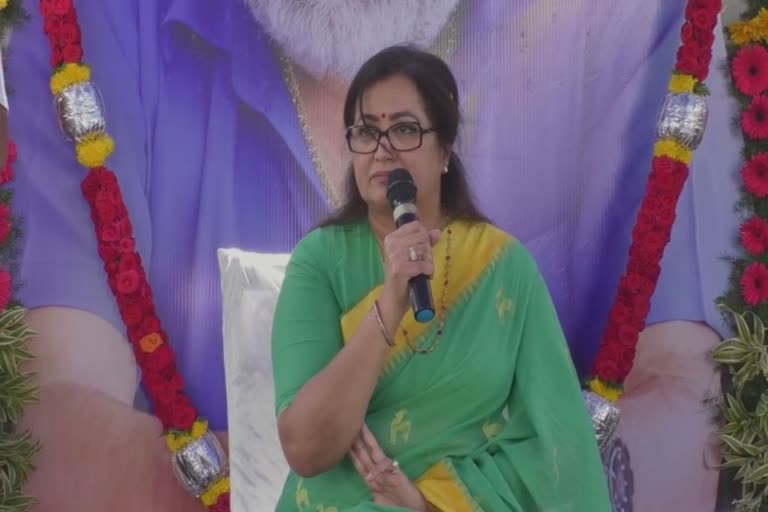 Sumalatha declares her support for BJP  മോദിയില്‍ വിശ്വസിക്കുന്നു  അഭ്യൂഹങ്ങള്‍ക്ക് വിരാമം  ബിജെപിയില്‍ കൈകോര്‍ത്ത് സുമലത  ബിജെപി ലക്ഷ്യം മാണ്ഡ്യയില്‍ പാര്‍ട്ടിയെ വളര്‍ത്തുക  മാണ്ഡ്യ എംപി സുമലത അംബരീഷ്‌  മാണ്ഡ്യ ലോക്‌സഭ എംപി  പ്രധാനമന്ത്രി നരേന്ദ്ര മോദി  ബിജെപി  ബെംഗളൂരു വാര്‍ത്തകള്‍  karnataka news updates  latest news in karanataka